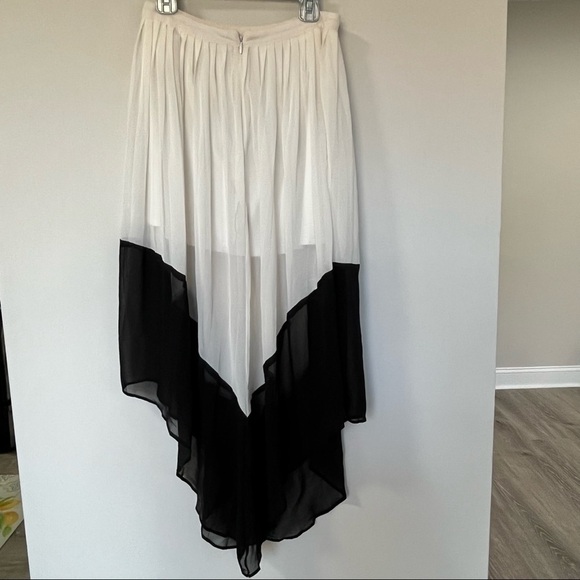 Express Size 2 black and white - Picture 9 of 11